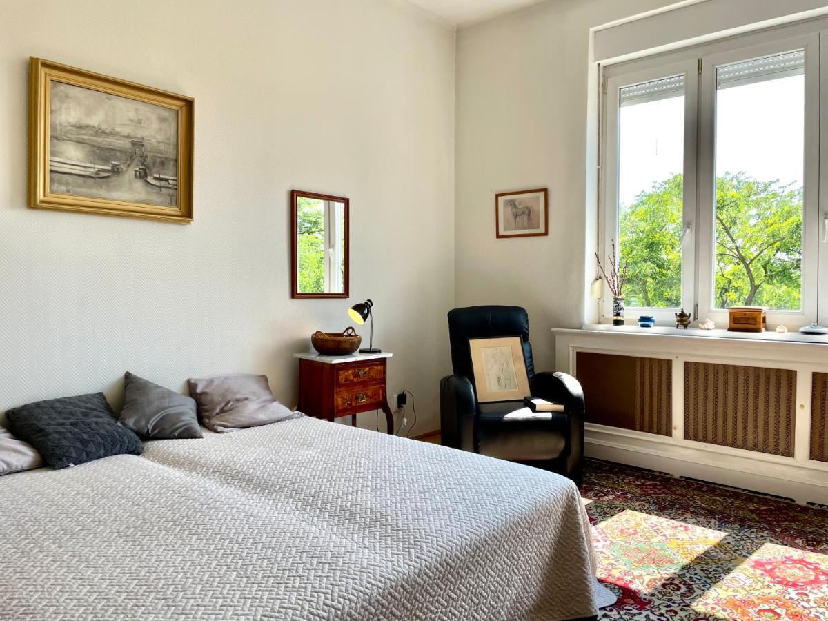 Apartament With Terrace Overlooking The Park Budapesta